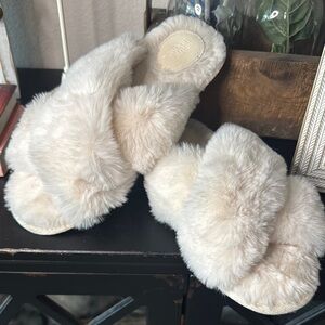 Cozy Cream Faux Fur Slippers